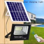 SOLAR FLOOD LIGHT WITH REMOTE